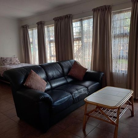 White Rose Guest House Vanderbijlpark Pokój zdjęcie