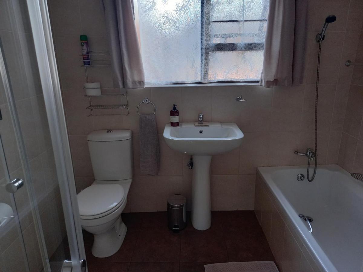 White Rose Guest House Vanderbijlpark Zewnętrze zdjęcie