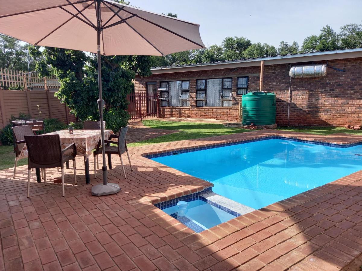 White Rose Guest House Vanderbijlpark Zewnętrze zdjęcie
