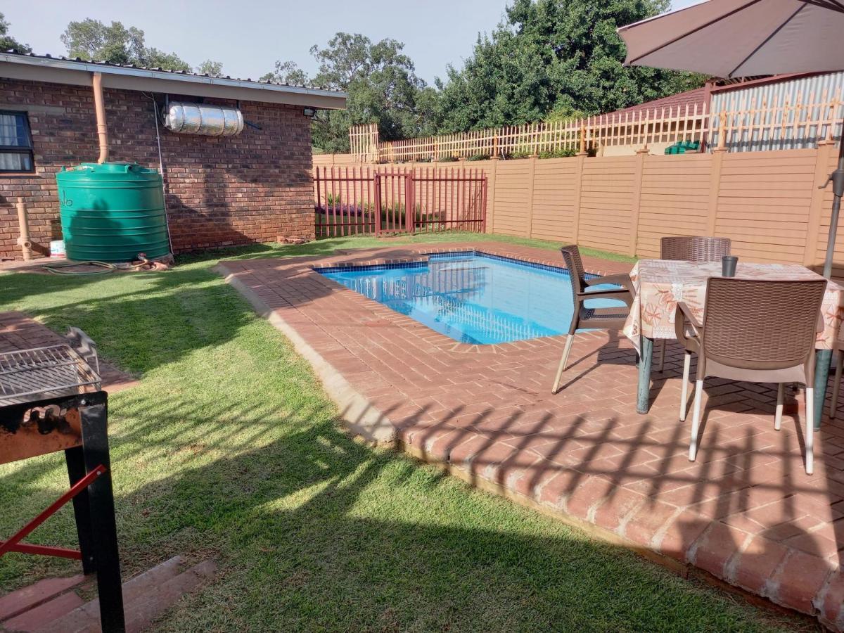 White Rose Guest House Vanderbijlpark Zewnętrze zdjęcie