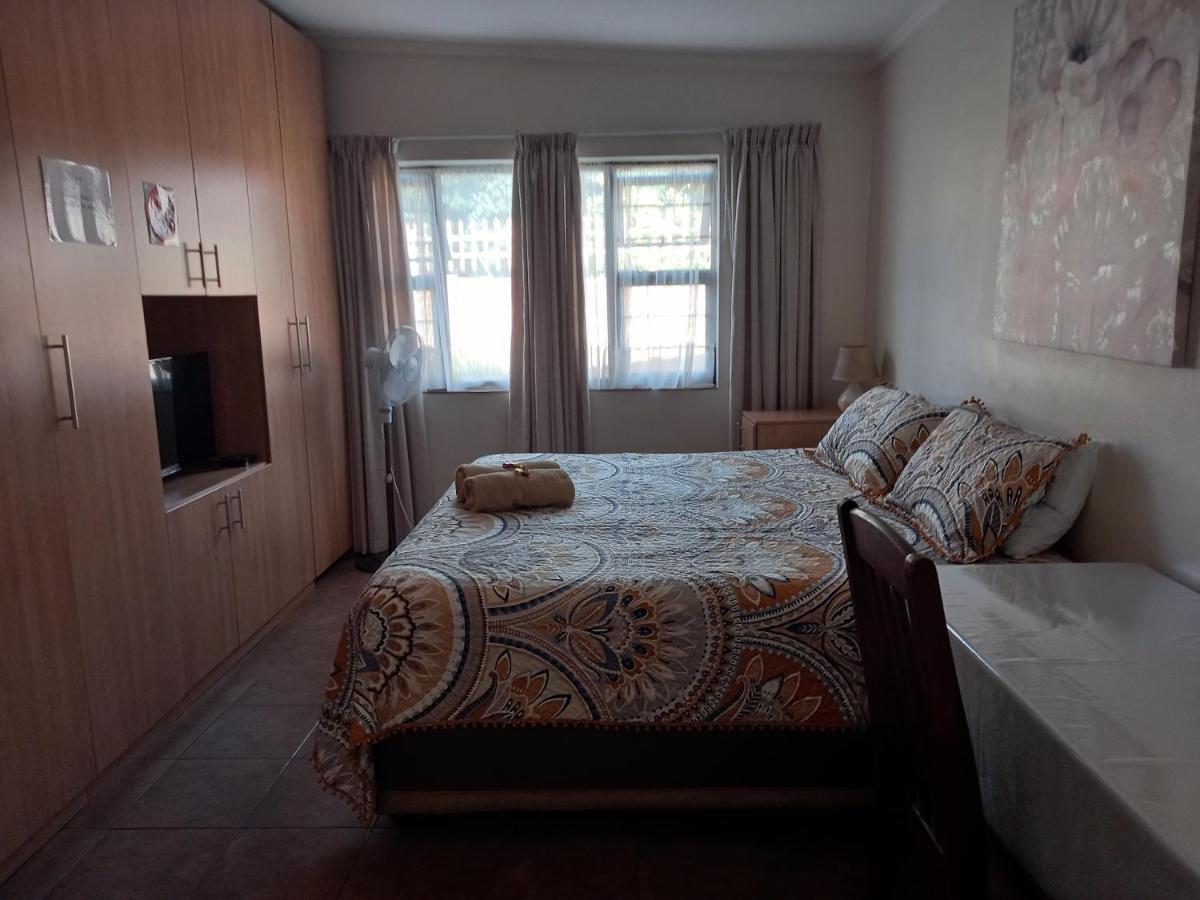 White Rose Guest House Vanderbijlpark Zewnętrze zdjęcie